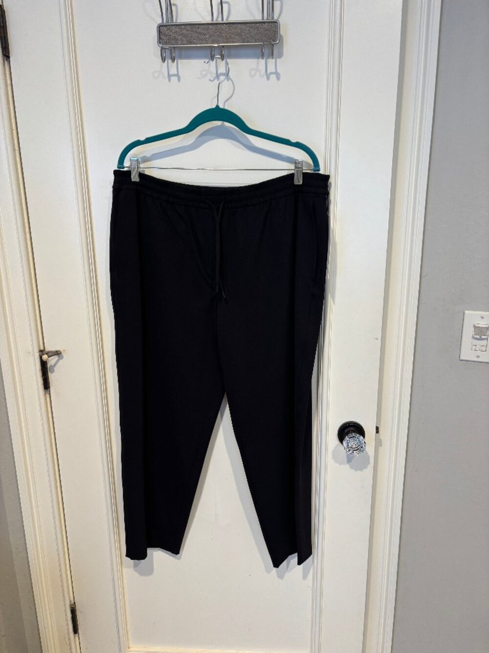 NWT Lululemon Black Tapered-Leg Mid-Rise 7/8 Luxstreme Pant (XL)